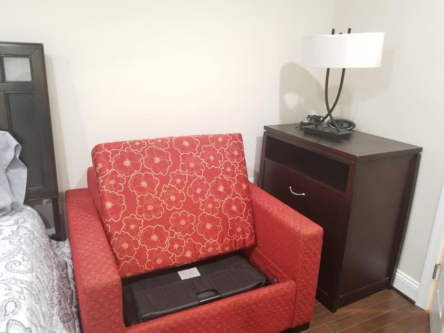 Beautiful New 4 Bedroom 3 Bath Family Or 1 Bedroom Nr Howard U Downtown Nw Dc Bed and breakfast *