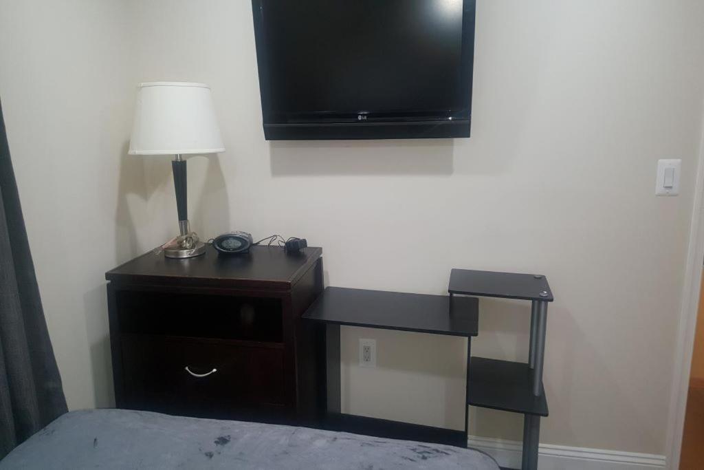 Beautiful New 4 Bedroom 3 Bath Family Or 1 Bedroom Nr Howard U Downtown Nw Dc Bed and breakfast Washington