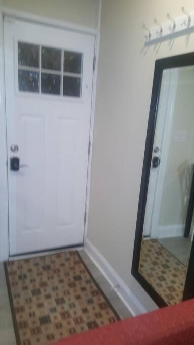 Beautiful New 4 Bedroom 3 Bath Family Or 1 Bedroom Nr Howard U Downtown Nw Dc Bed and breakfast *