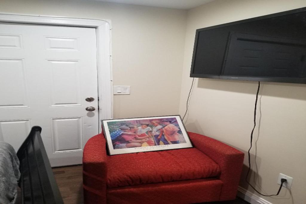 Beautiful New 4 Bedroom 3 Bath Family Or 1 Bedroom Nr Howard U Downtown Nw Dc Bed and breakfast *